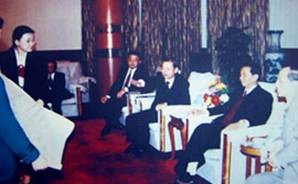 江西亞東建廠初期，中共中央政治局常委、前江西省委書記吳官正給予極大支持。