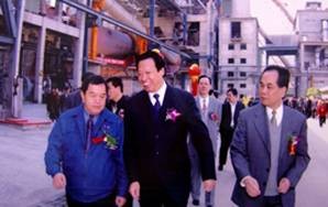 2003年11月26日，時任江西省人民政府常務(wù)副省長吳新雄、中共九江市委書記劉積福視察江西亞東。