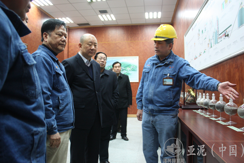 2011年12月28日，湖北省田承忠副省長視察湖北亞東