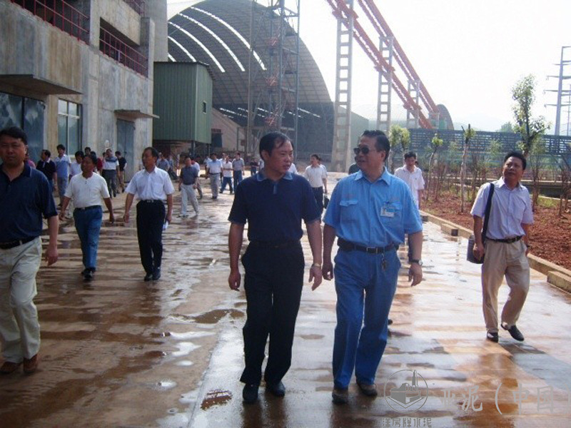 2010年6月，武穴市吳美景市長(zhǎng)視察黃岡亞東