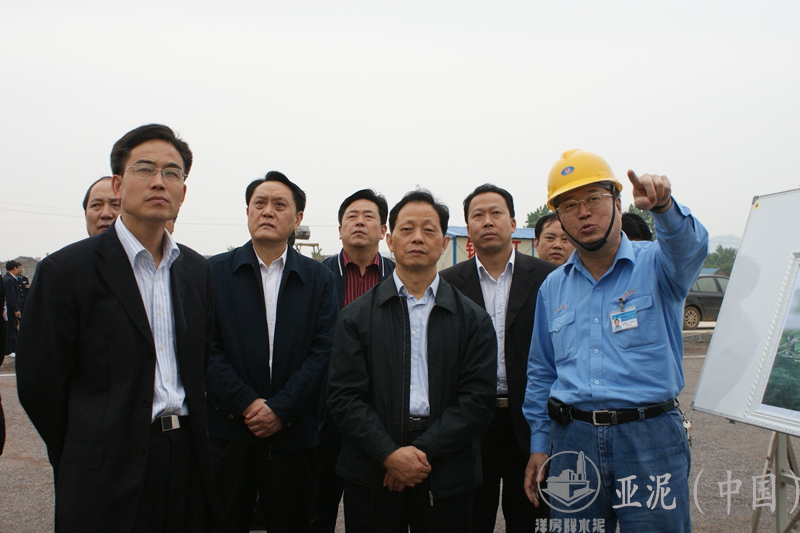 2009年4月，保監(jiān)會(huì)主席吳定富、黃岡劉雪榮市長(zhǎng)、武穴張社教書記視察黃岡亞東