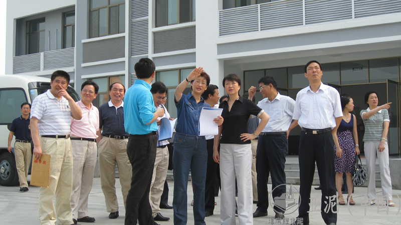 2008年7月27日，時(shí)任揚(yáng)州市長(zhǎng)王燕文、副市長(zhǎng)聞道才視察揚(yáng)州亞?wèn)|