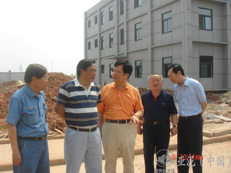 2008年6月6日，原武漢市市委常委，市人大常委會(huì)副主任張代重視察湖北亞?wèn)|