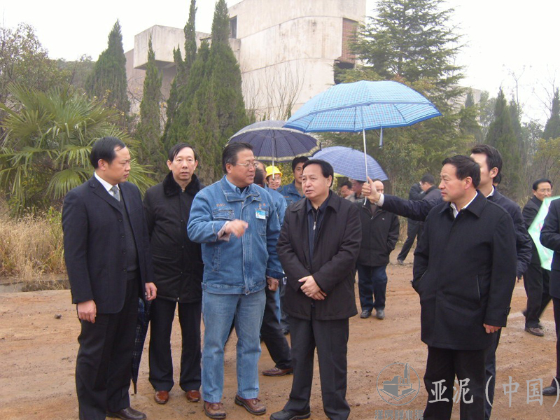 2007年12月，湖北省省委書(shū)記羅清泉視察黃岡亞?wèn)|