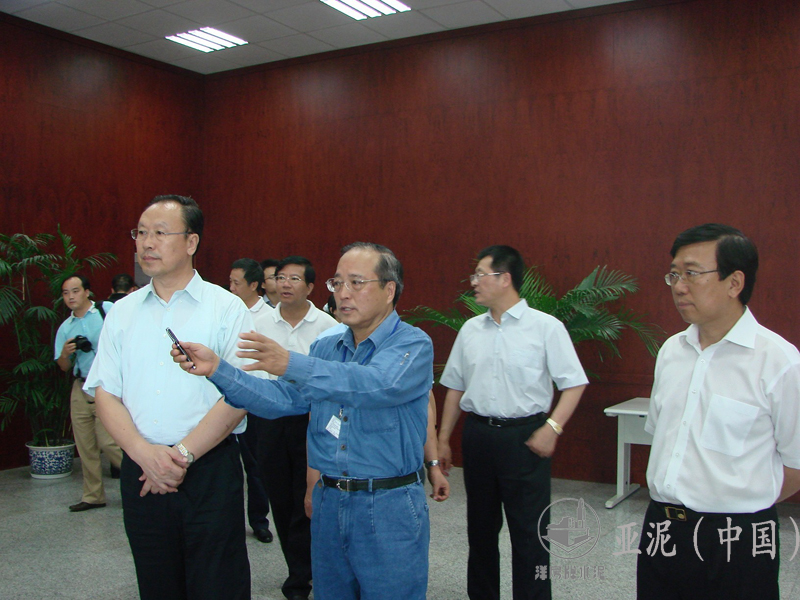 2007年8月23日，四川省委書(shū)記杜青林視察四川亞?wèn)|