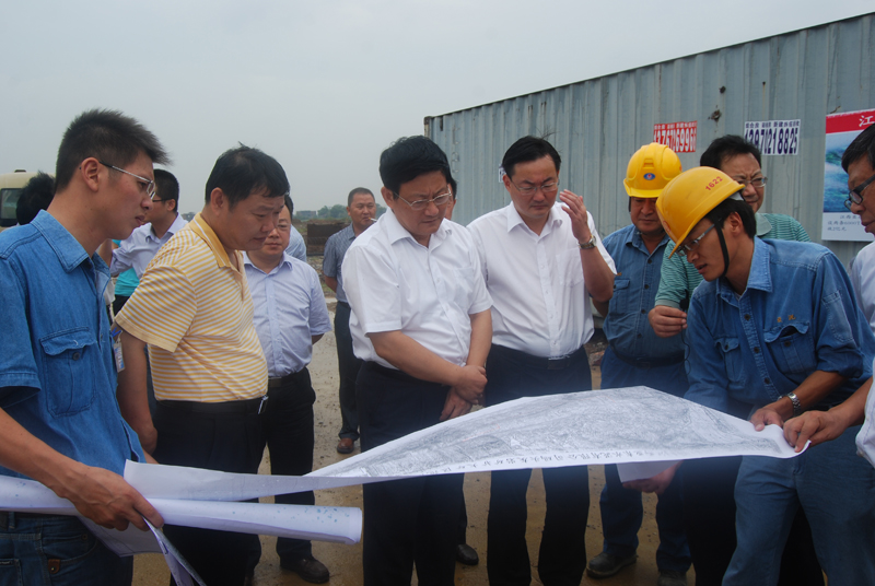 2012年8月9日，江西省國土資源廳黨組書記、廳長胡憲視察江西亞東五、六期工地