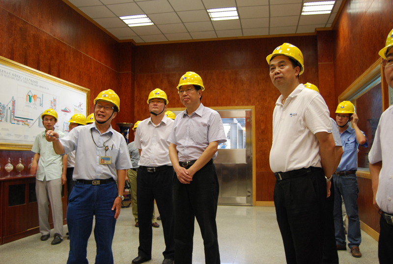 2012年7月24日，新華社江西分社社長王運(yùn)才參訪江西亞東