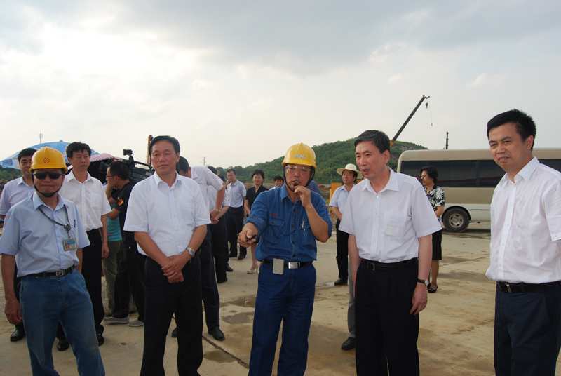 2012年7月11日，江西省政協(xié)主席黃躍金視察江西亞東五、六期工地