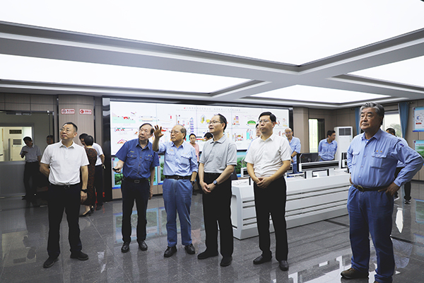 2023年8月14日，江西省委臺(tái)辦主任張鋒一行調(diào)研江西亞東水泥公司