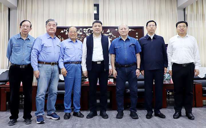 2025年4月16日，江西省臺(tái)灣事務(wù)辦公室蔡清平主任等一行蒞臨亞泥(中國)暨江西亞東水泥公司進(jìn)行考察指導(dǎo)，亞泥(中國)徐旭平副董事長、張振昆執(zhí)行長、俞劍屏副執(zhí)行長及江西亞東田隆總經(jīng)理等陪同交流。